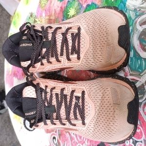 Brooks Ghost 12 Peaches women's 8 athletic shoe